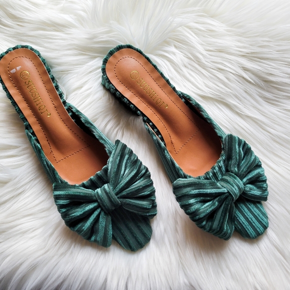 SuoshiQi Green Velveteen Mules - Picture 2 of 10
